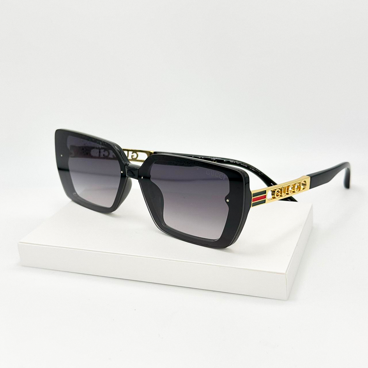 Lunettes de soleil Femmes : GUCCI dég/Noir