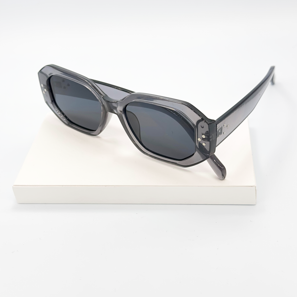 Lunettes de soleil Femmes : CELIN Grey