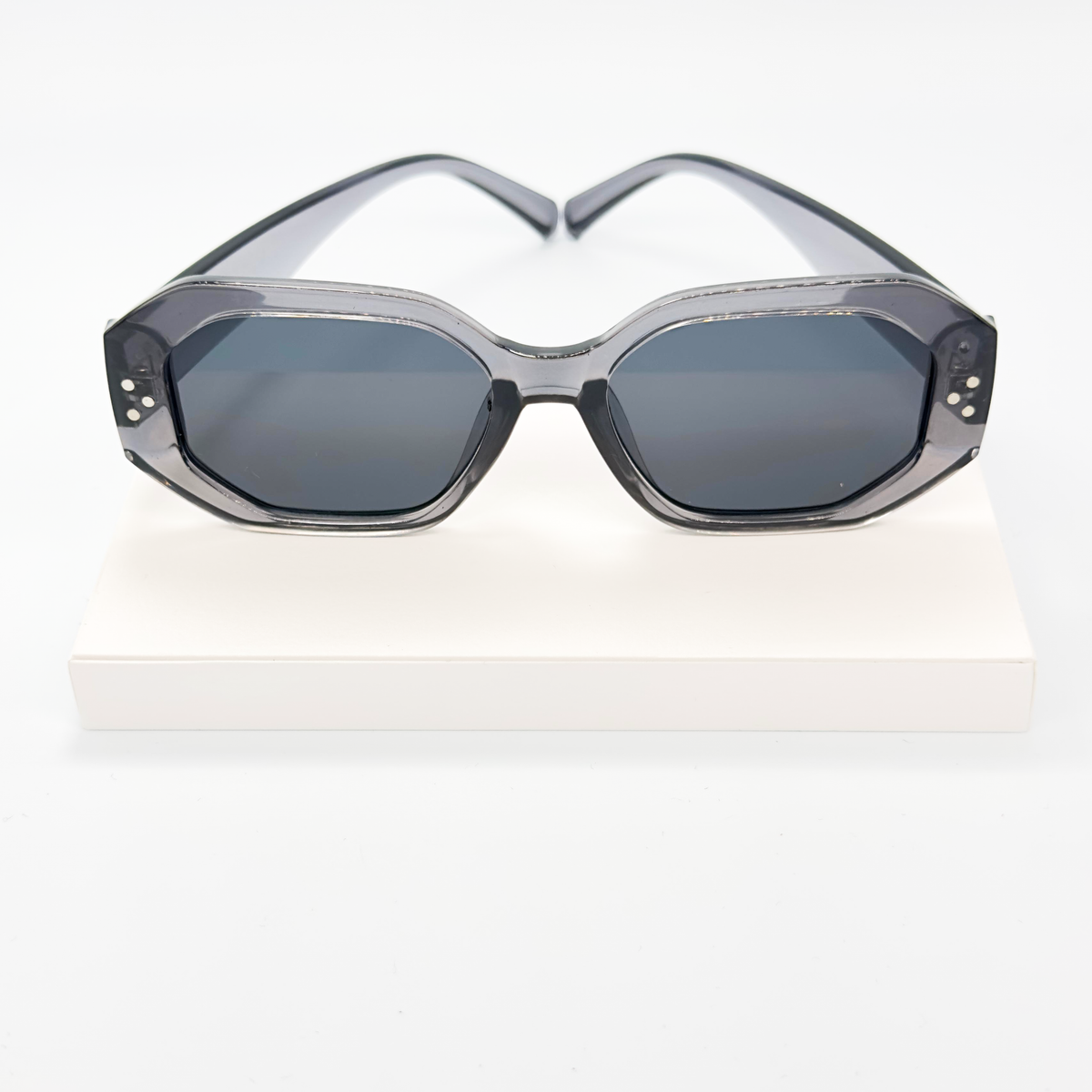 Lunettes de soleil Femmes : CELIN Grey